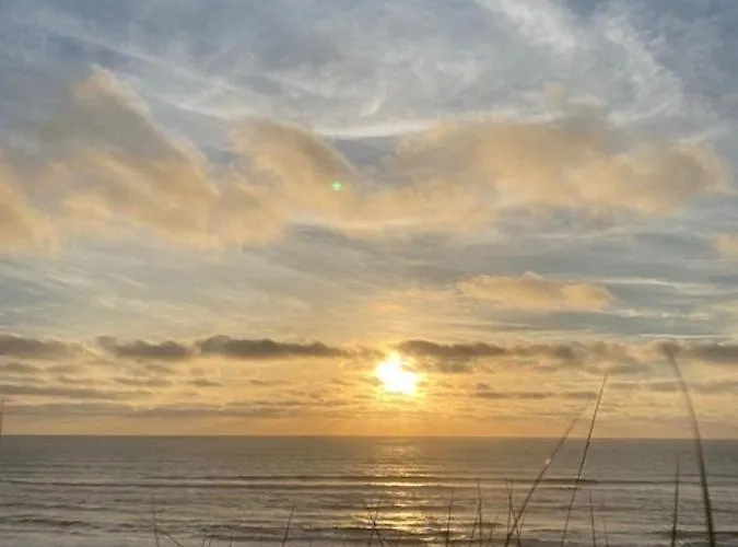 Appartamento Sunset House With Seaview & Terrace By Vacationy *