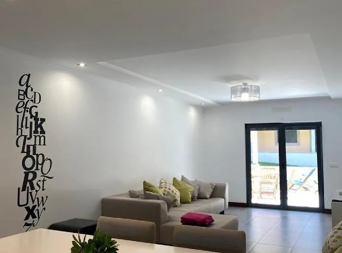 Appartamento Sunset House With Seaview & Terrace By Vacationy *